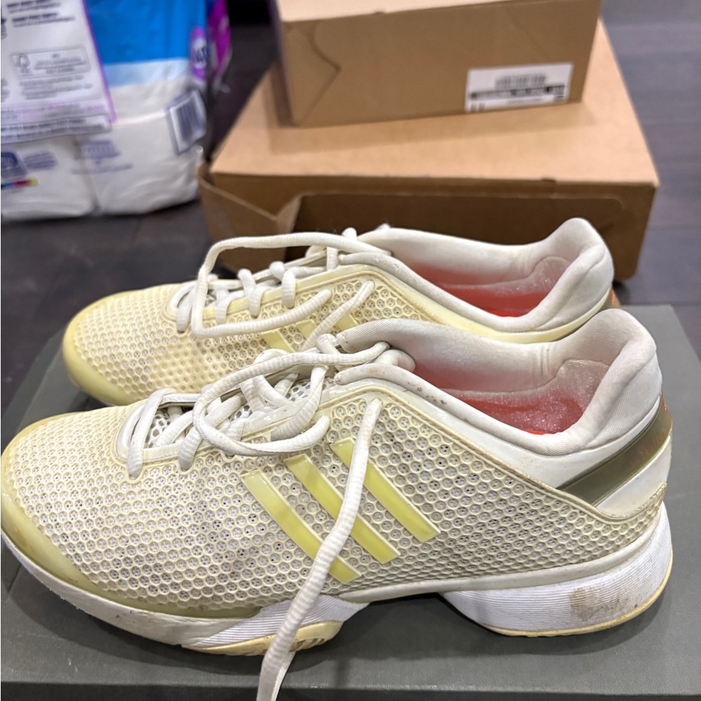 Women’s Athletic Tennis Shoes - Cream - Picture 4 of 5